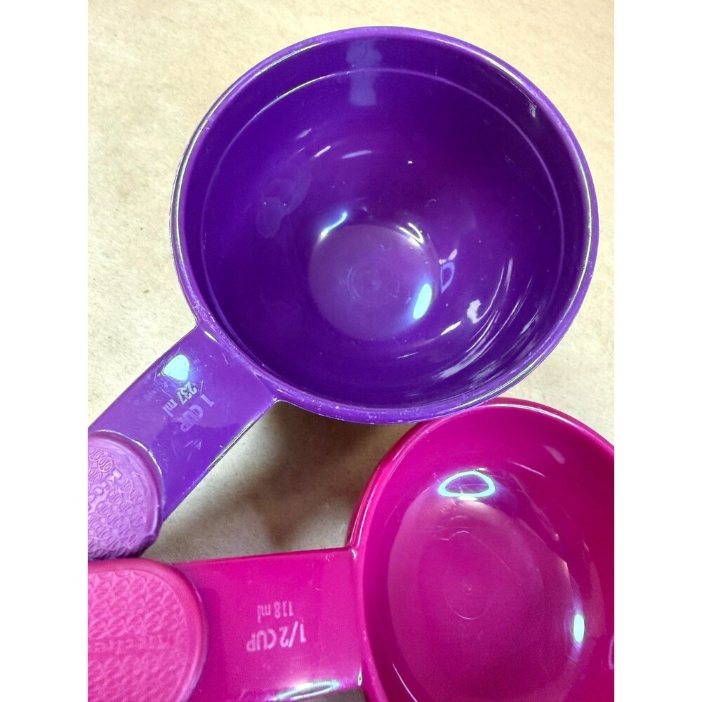 KitchenAid 4-Piece Universal Measuring Cup Set | Retro, 80s, Funky, Colorful - Picture 7 of 11